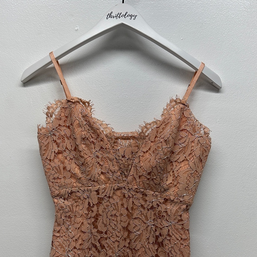 NBD Revolve Mini Dress V-Neck Lace Floral Metallic Sleeveless Peach Pink Size XS - Picture 2 of 7